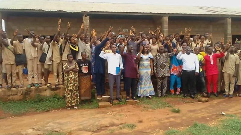 L’HONORABLE GLADYS TOSSOU AU COLLEGE D’ENSEIGNEMENT GENERAL DE HONHOUE