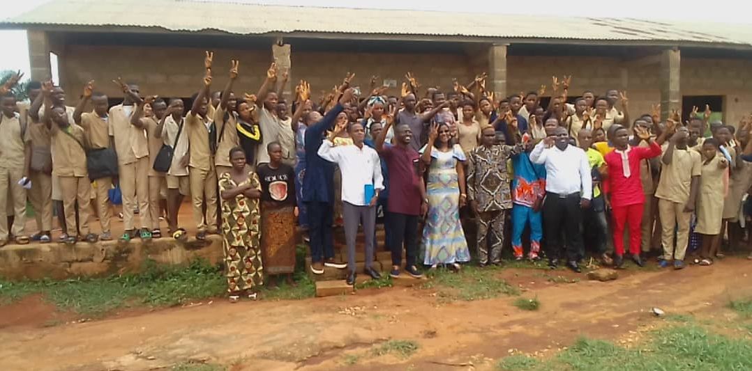 L’HONORABLE GLADYS TOSSOU AU COLLEGE D’ENSEIGNEMENT GENERAL DE HONHOUE