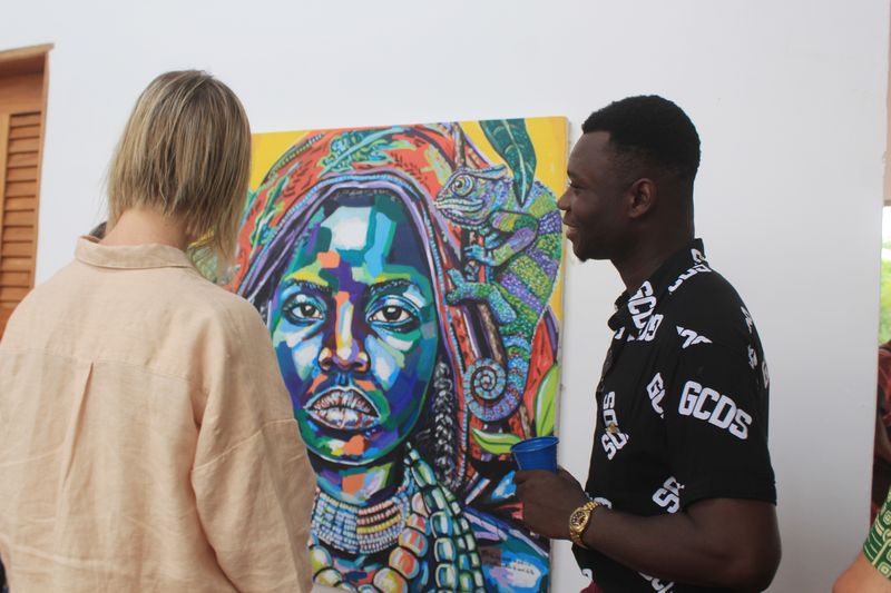 Exposition Artistique au Centre Culturel Finno Ouest-Africain Villa Karo: Les Œuvres Captivantes de MELLI LA