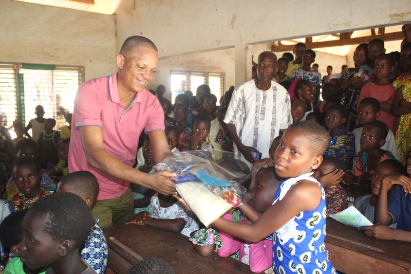 L’ONG ADJEDAS Étend son Impact Positif à DEKANME pour la Célébration de Noël