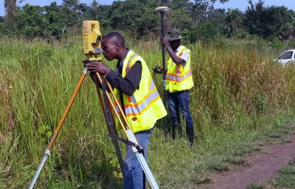 image géomètre en action