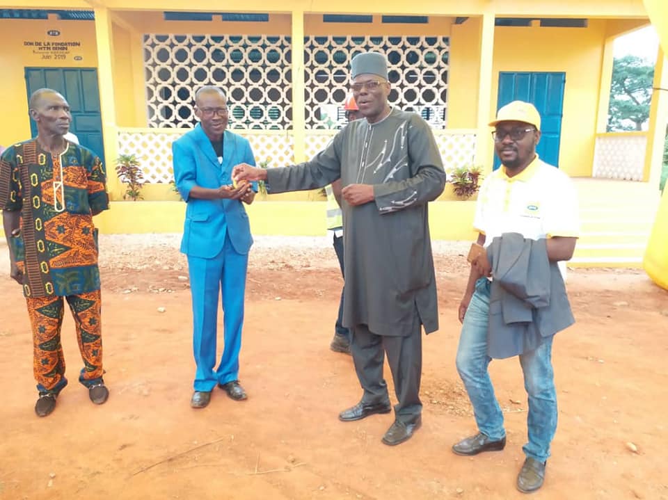 Cérémonie de remise des clés du module de 3 salles de classe à Ouocomè